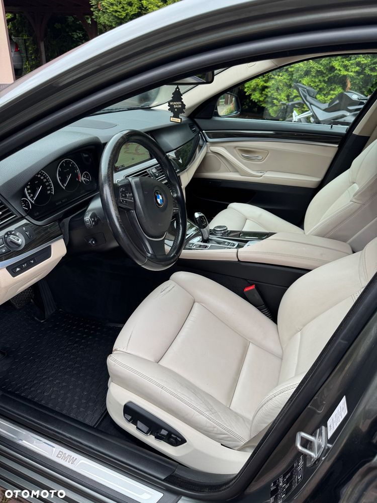 BMW Seria 5 525d Luxury Line - 14