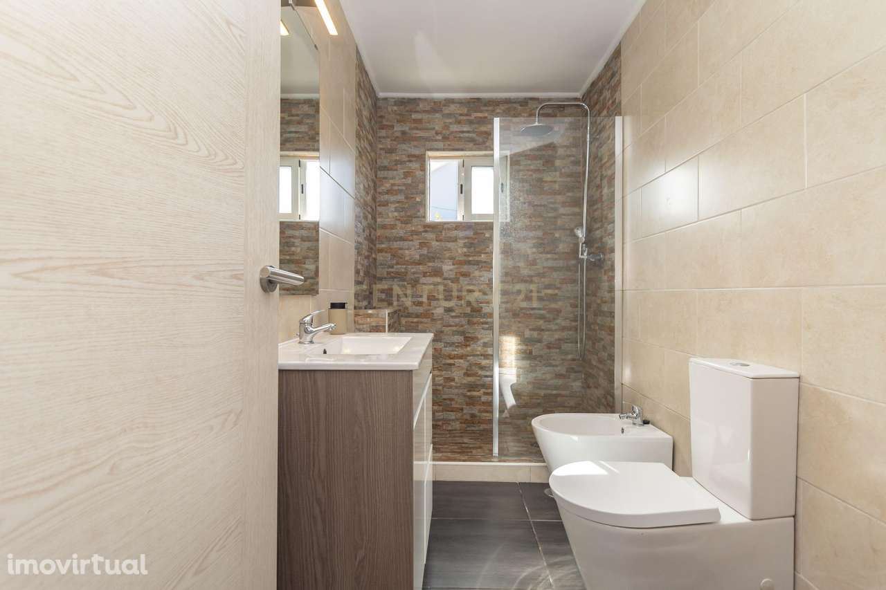 Moradia Isolada T2 Remodelada - Foros de Amora - Grande imagem: 3/44