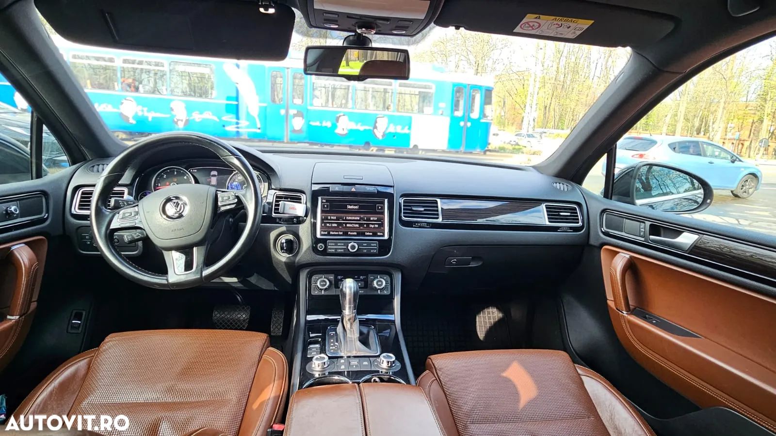 Volkswagen Touareg - 1