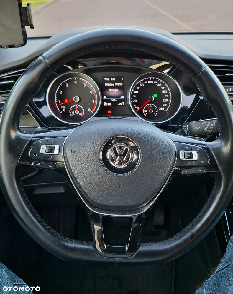 Volkswagen Touran - 5