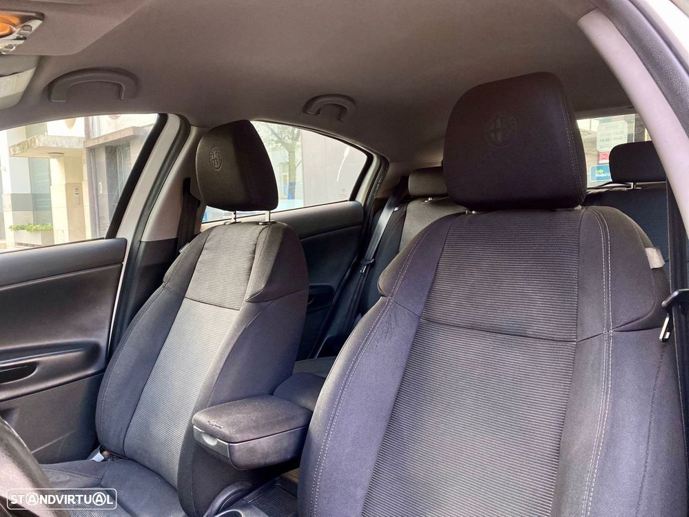 Alfa Romeo Giulietta 1.6 JTDm Corporate - 12