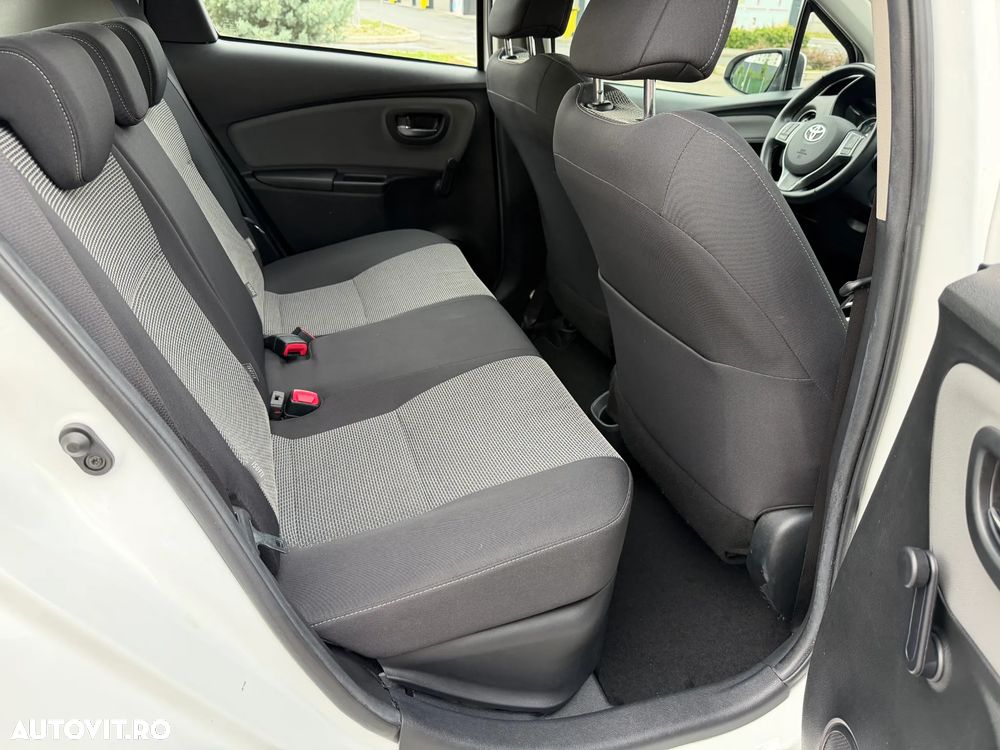 Toyota Yaris 1.5 VVT-i HSD Active - 24