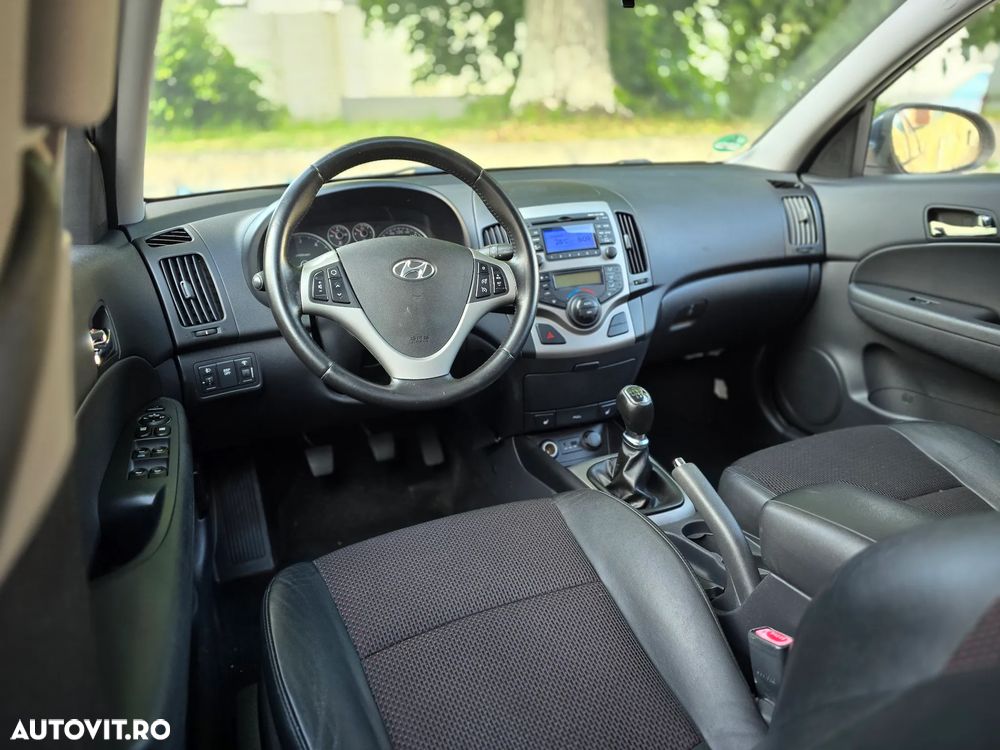 Hyundai i30 1.6 CRDI GLS PREMIUM - 9