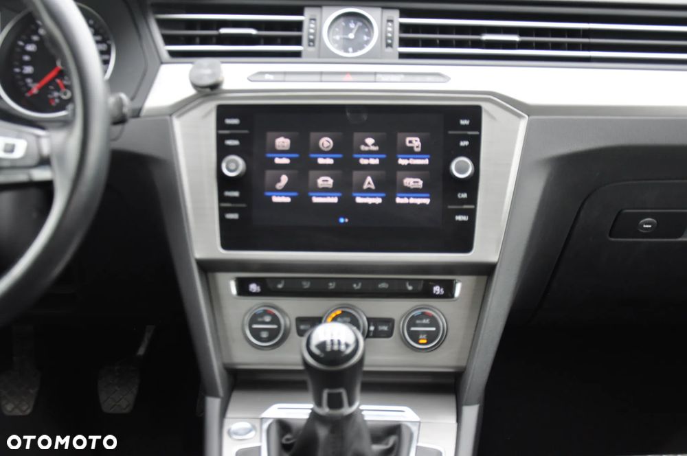 Volkswagen Passat 2.0 TDI SCR Comfortline - 29