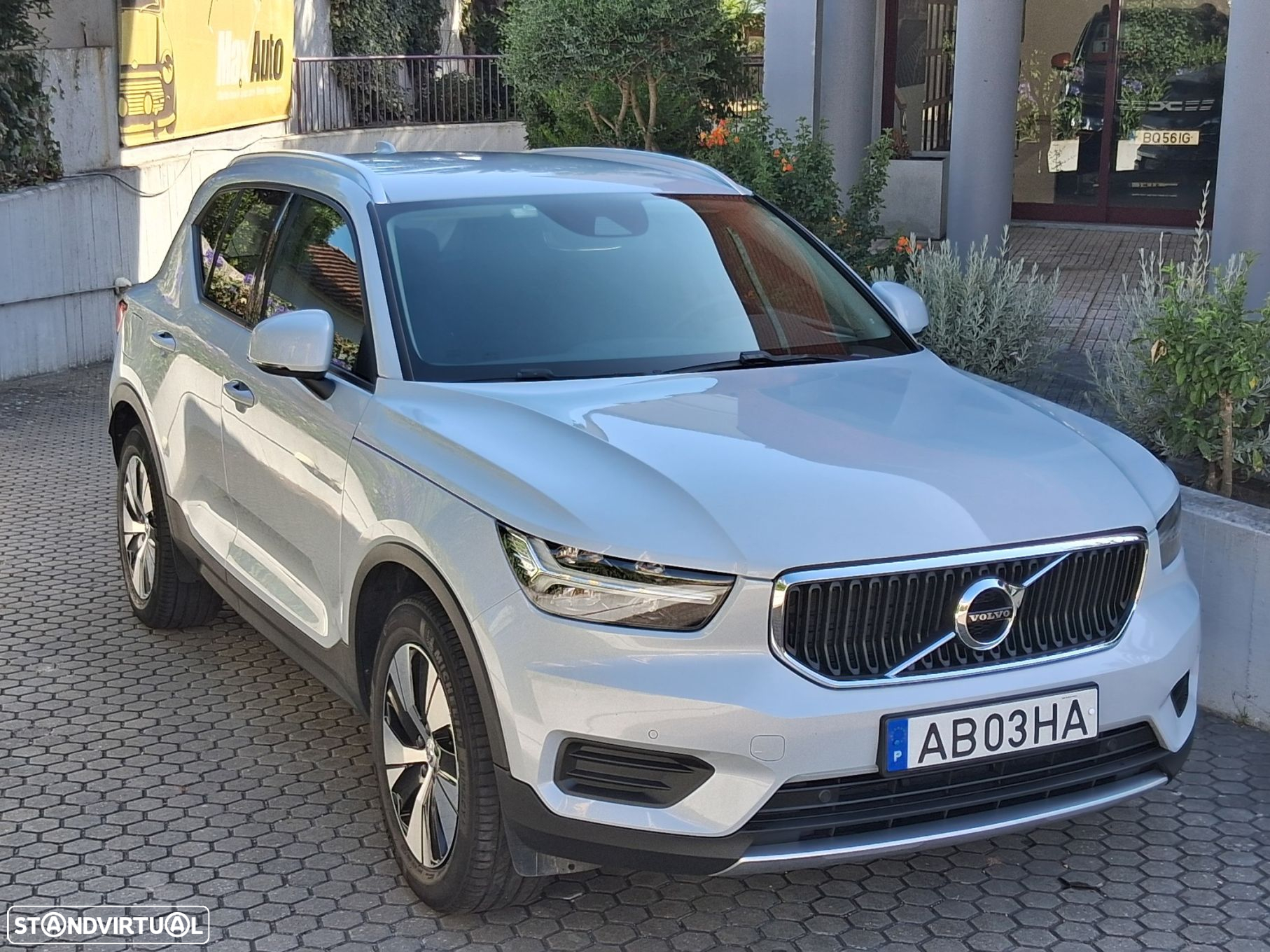Volvo XC 40 1.5 T5 PHEV Momentum Plus - 2
