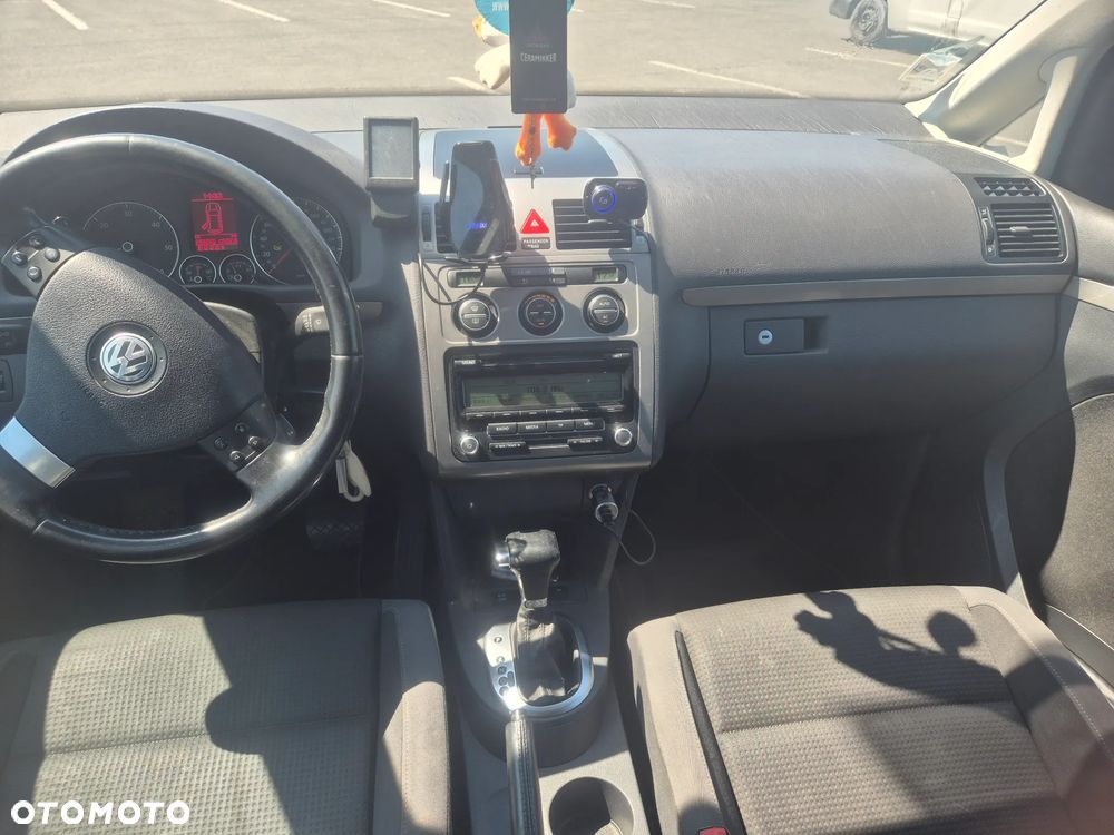 Volkswagen Touran 1.9 TDI Highline DSG - 11