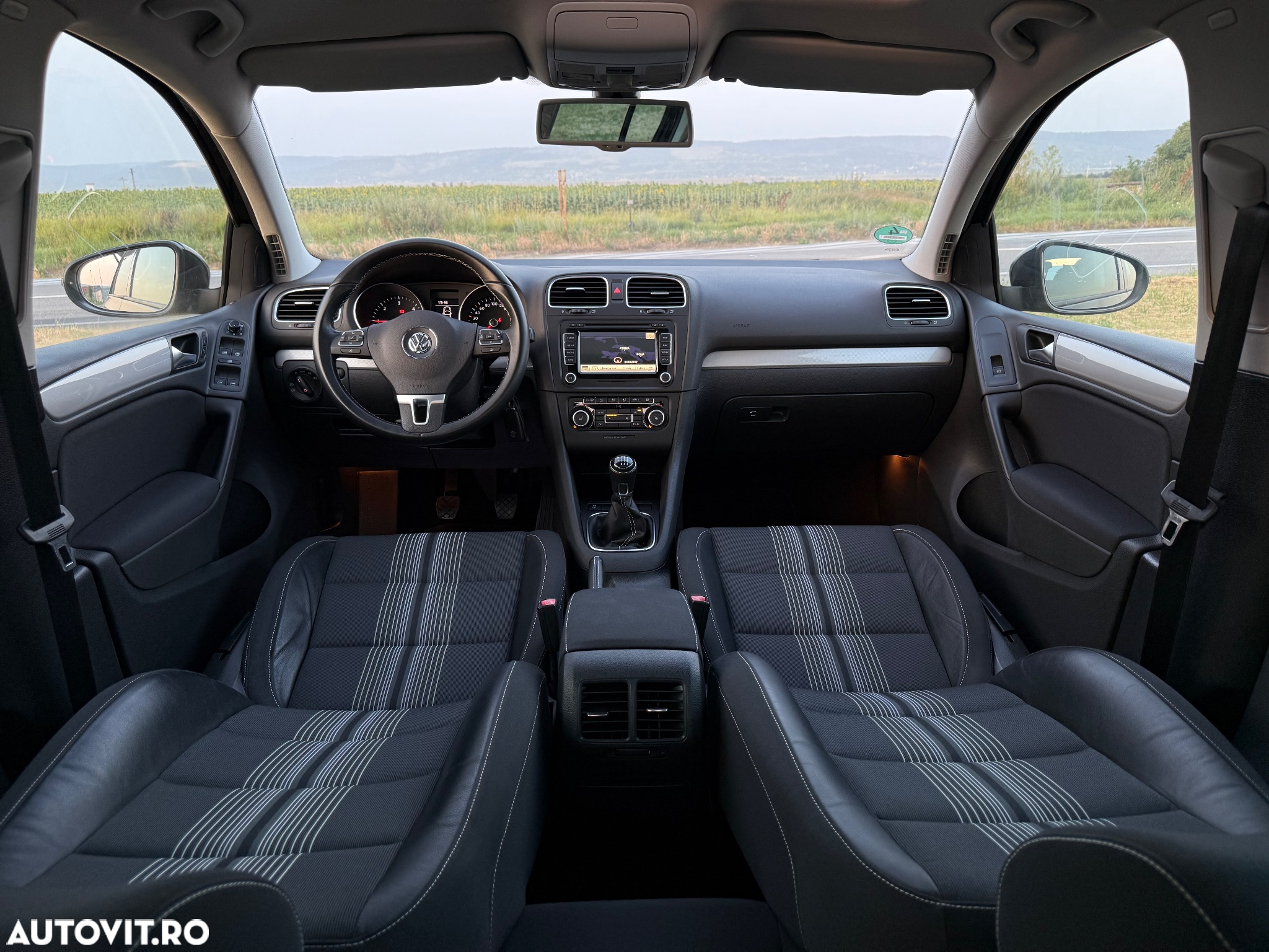 Volkswagen Golf 2.0 TDI DPF MATCH - 8