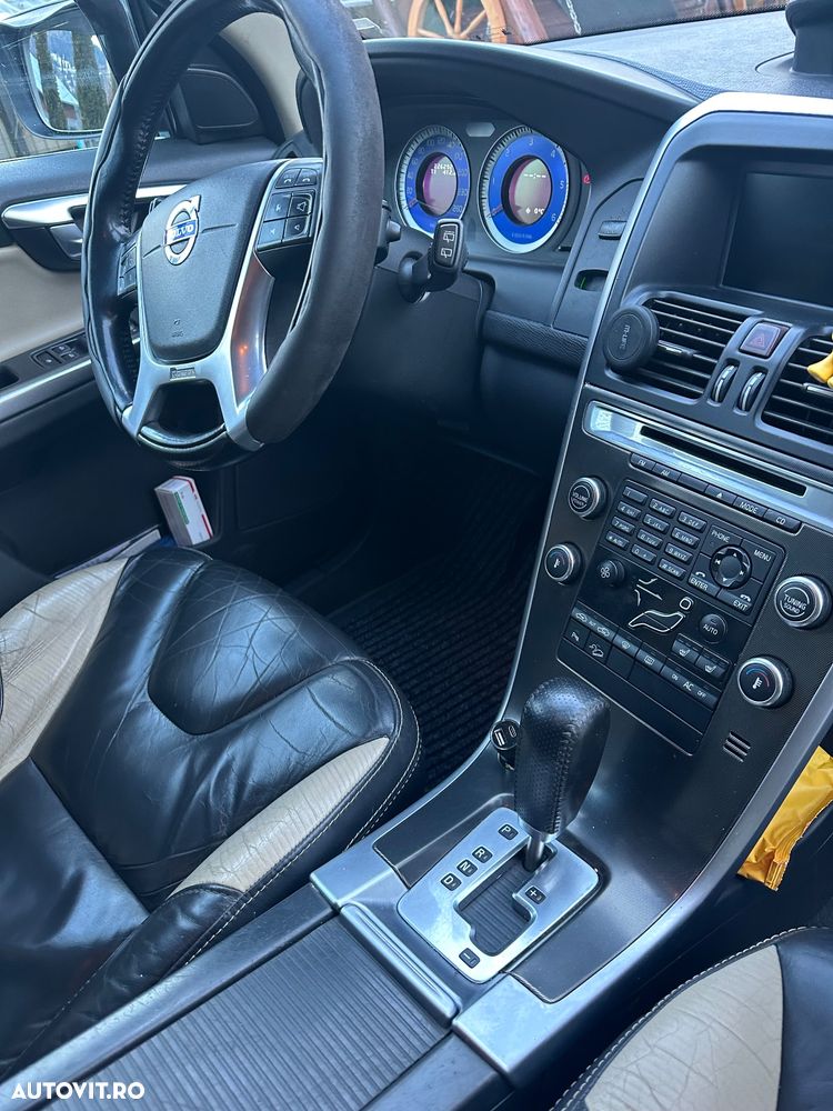 Volvo XC 60 D5 AWD A6 Basic - 4