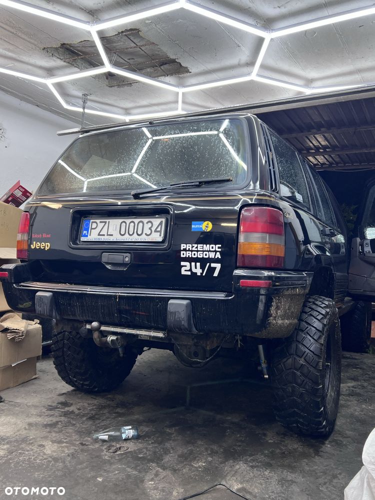 Jeep Cherokee - 4