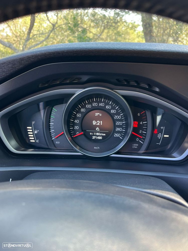 Volvo V40 Cross Country - 8