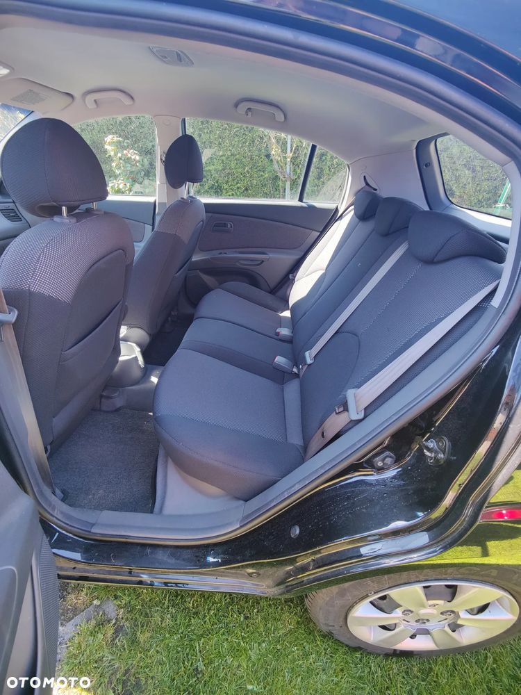 Kia Rio - 14