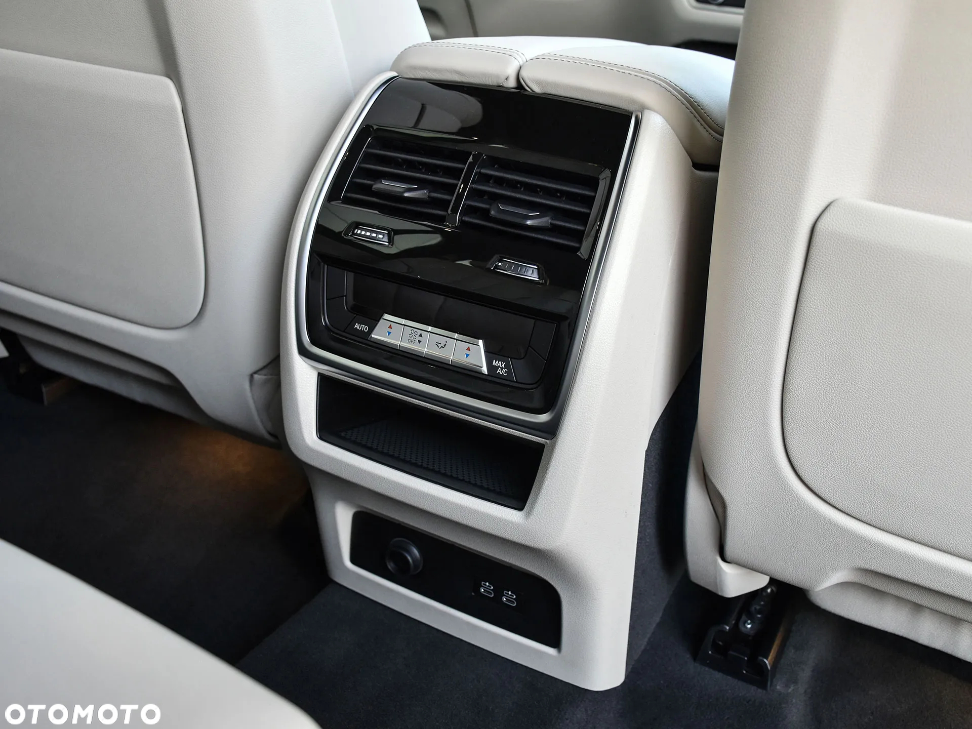 BMW X7 - 27