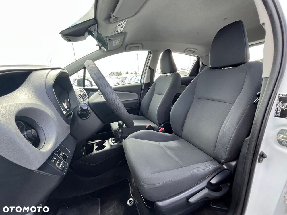 Toyota Yaris - 25
