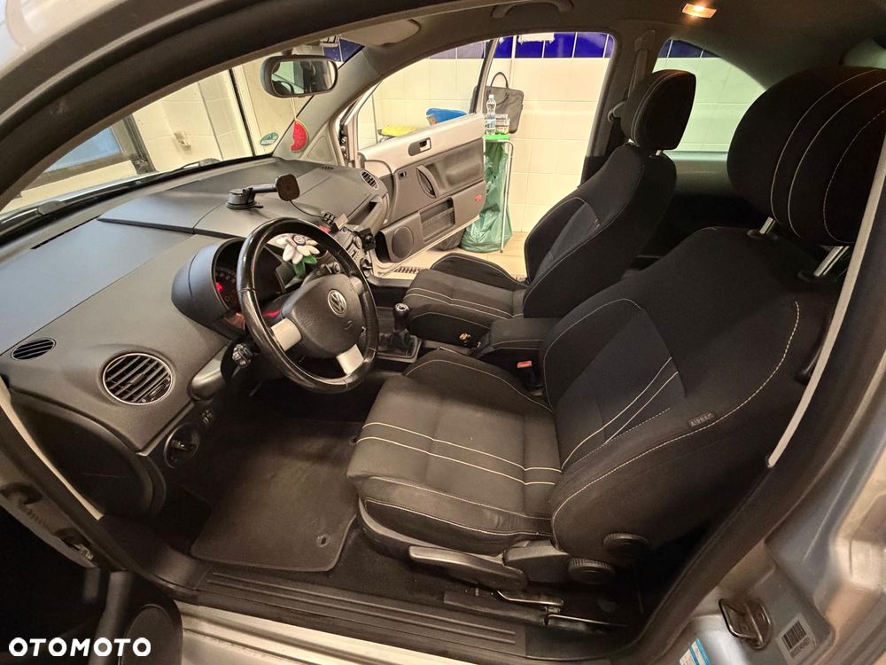 Volkswagen New Beetle - 5