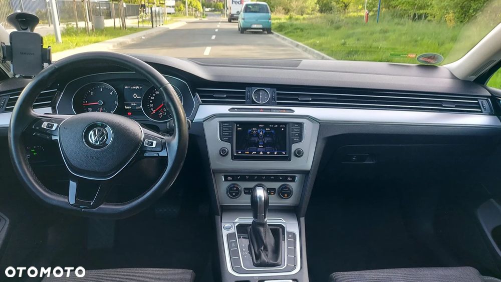 Volkswagen Passat 1.6 TDI (BlueMotion Technology) DSG Comfortline - 12