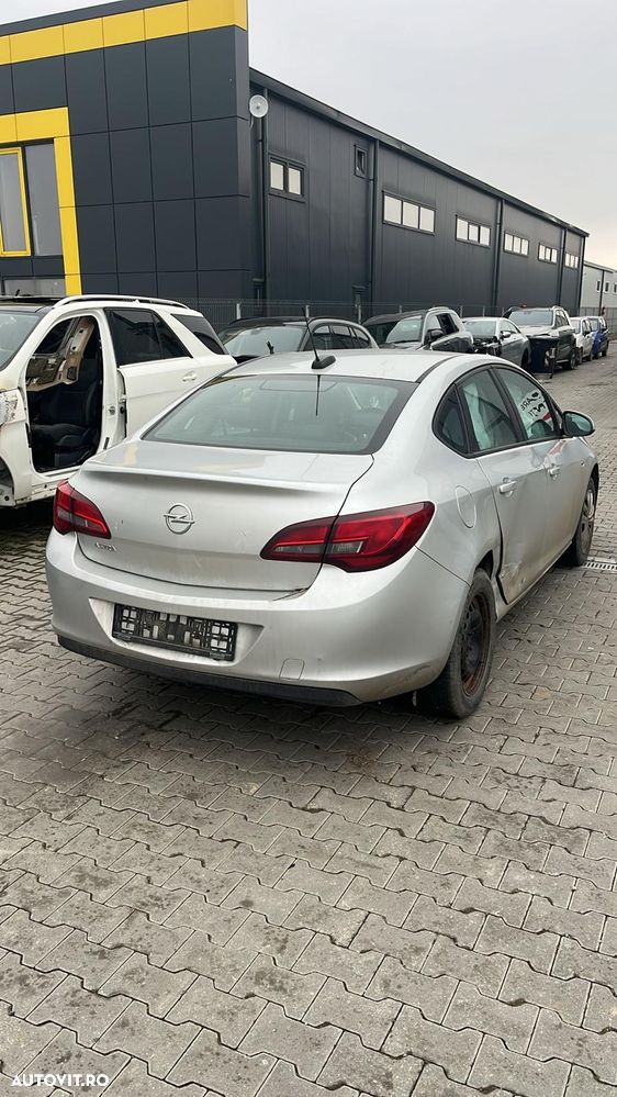 Capota spate/Capota portbagaj pentru Opel Astra J sedan din 2018 - 2