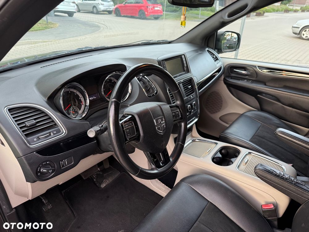 Dodge Grand Caravan - 9