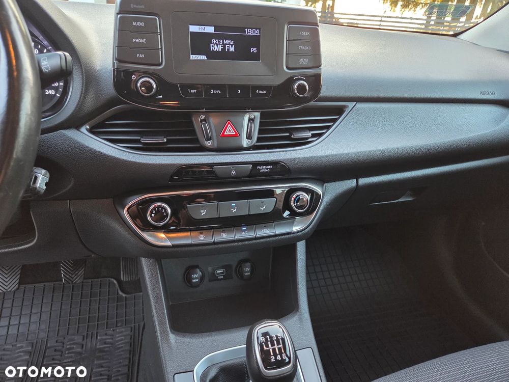 Hyundai i30 1.5 DPI Classic + - 23