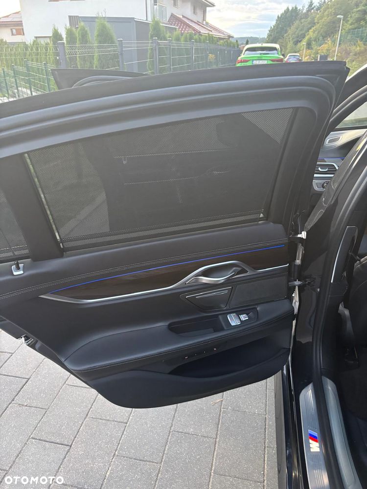 BMW Seria 7 745e sport - 16