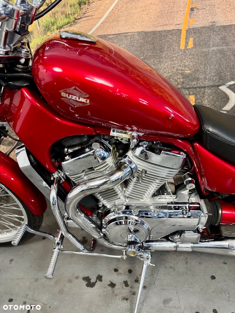 Suzuki Intruder - 8