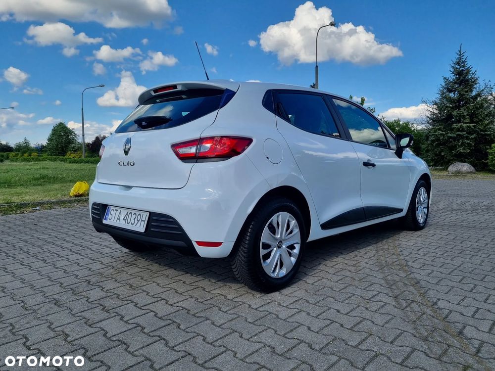 Renault Clio 1.2 16V 75 Life - 11