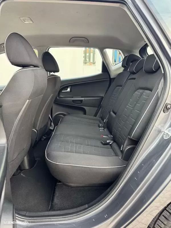 Kia Venga 1.4 CRDi LX ISG - 11