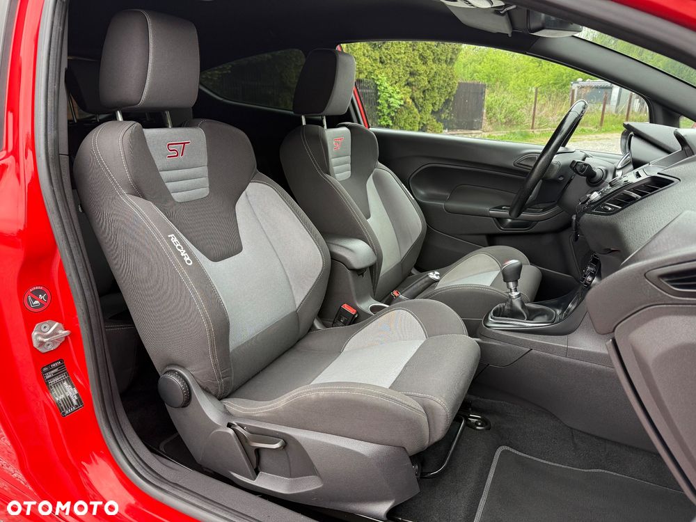 Ford Fiesta 1.6 EcoBoost ST - 24
