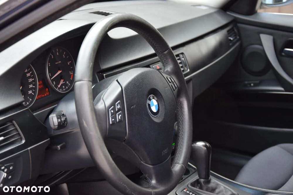 BMW Seria 3 325i - 27