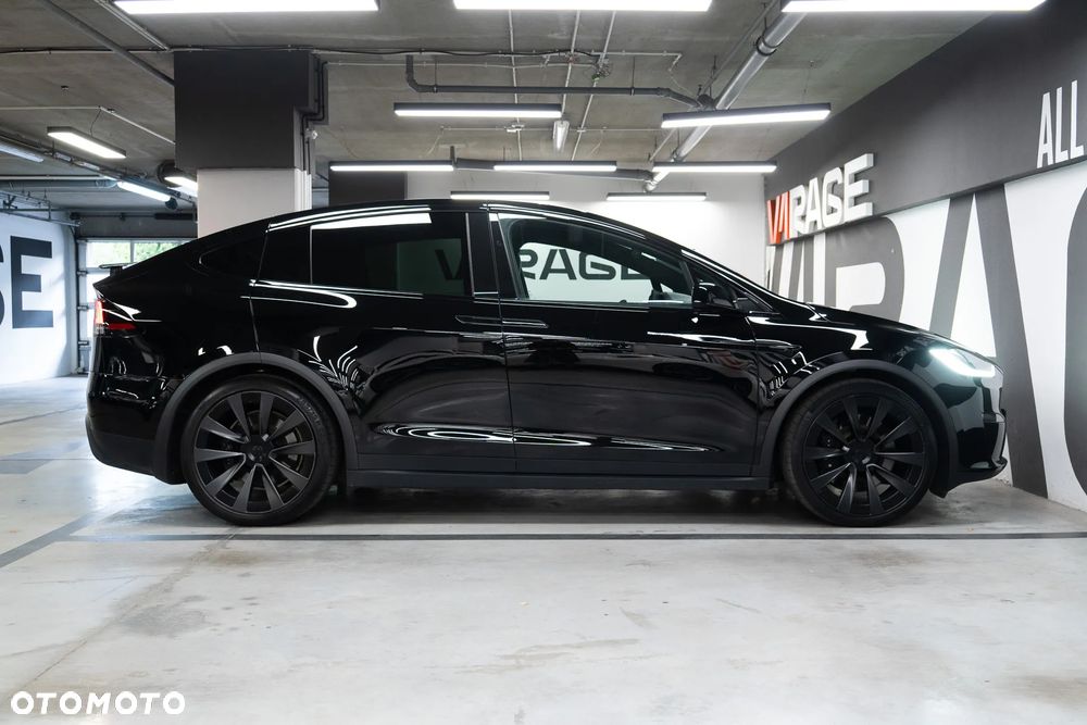 Tesla Model X - 19