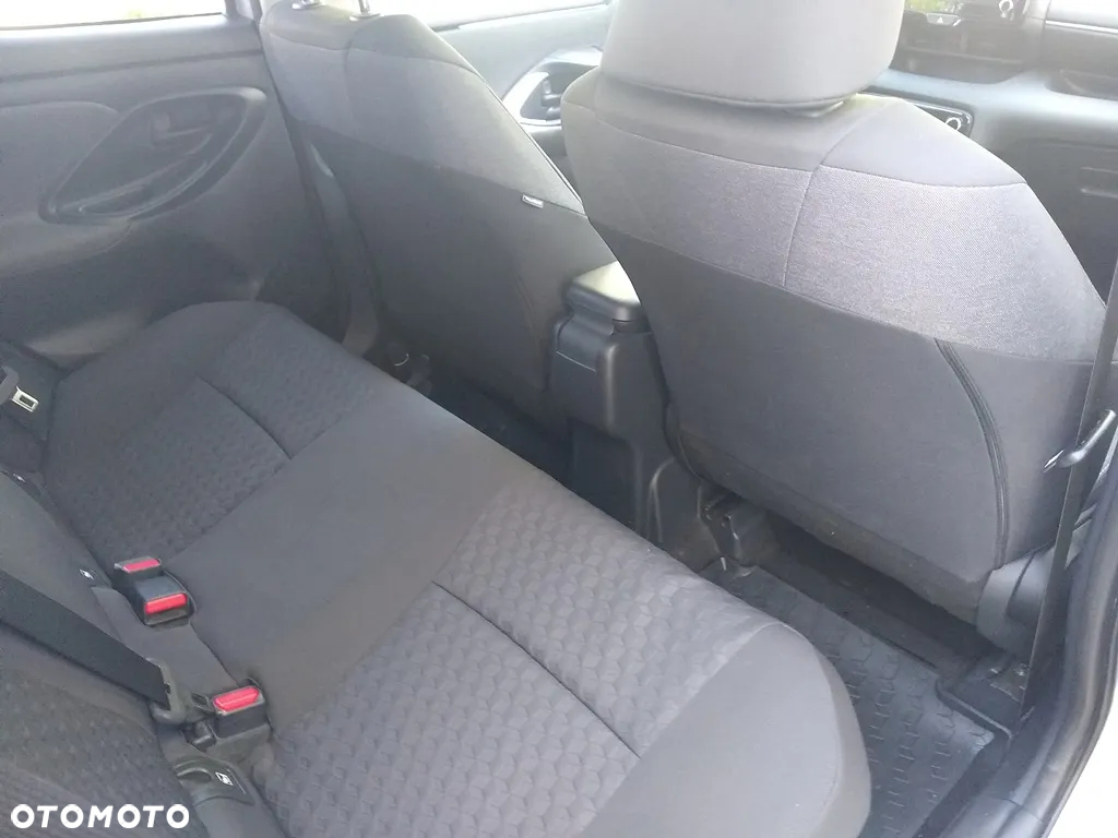 Toyota Yaris - 24