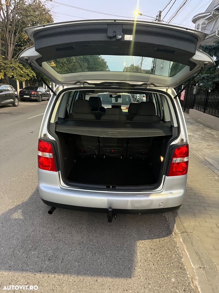 Volkswagen Touran - 30