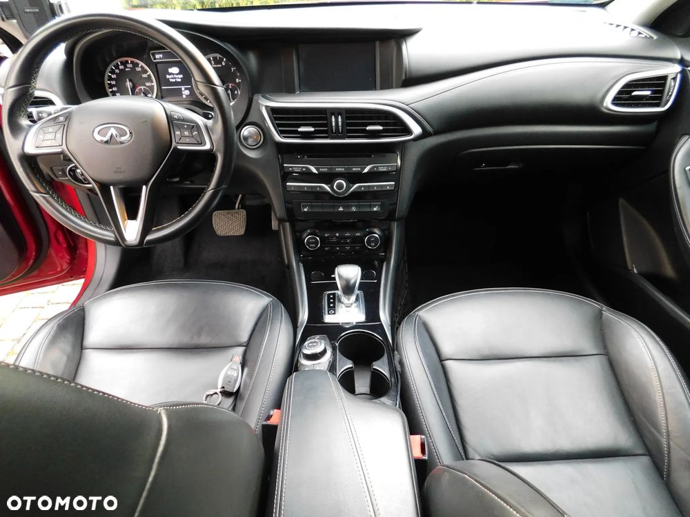 Infiniti QX30 - 8