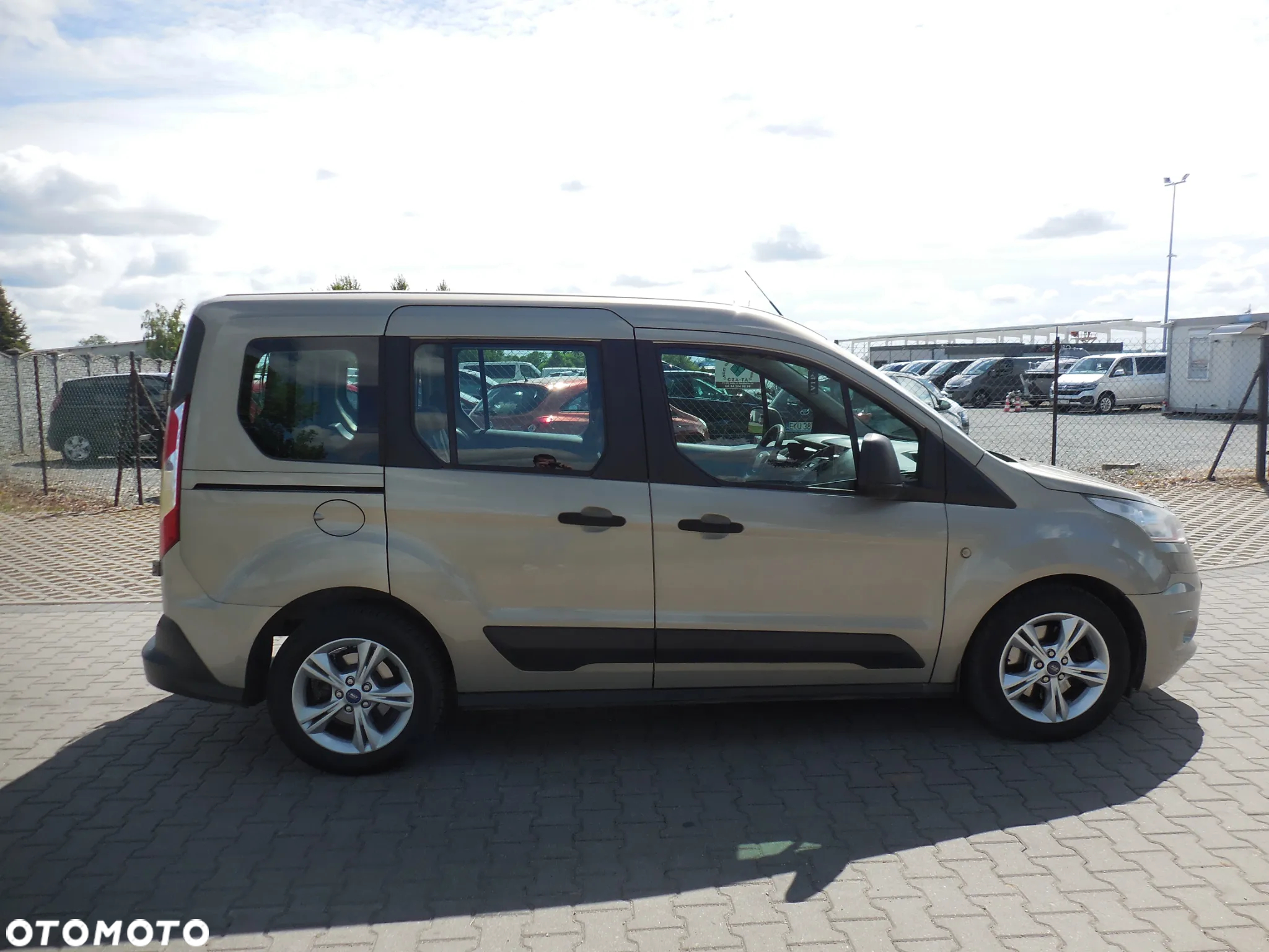 Ford Transit Connect - 8