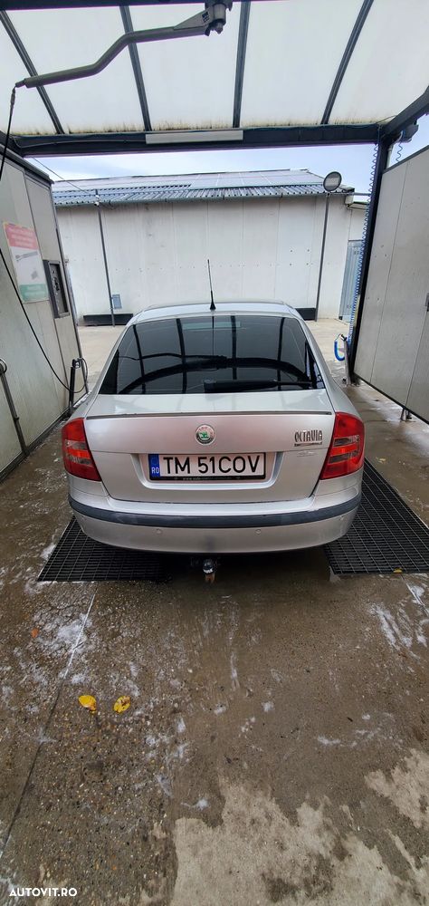 Skoda Octavia 2.0 FSI Laurin & Klement - 4