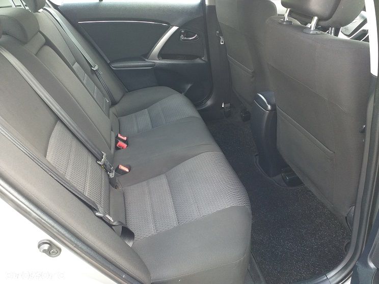 Toyota Avensis 1.8 Sol plus NAVI - 20