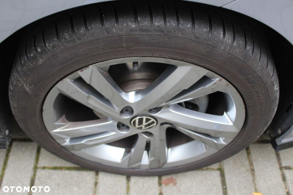 Volkswagen Golf 1.5 eTSI EVO R-Line DSG - 24
