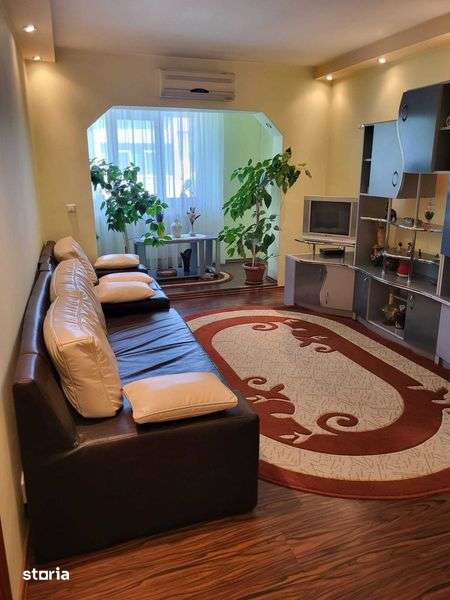 Vand apartament, 3 camere decomandate,72 mp utili, Str.Nordului Bacau — fotografia 1