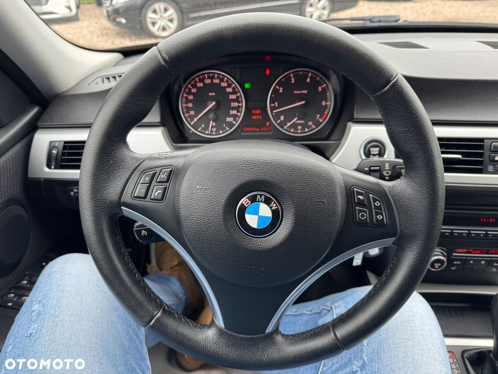 BMW Seria 3 318i - 2