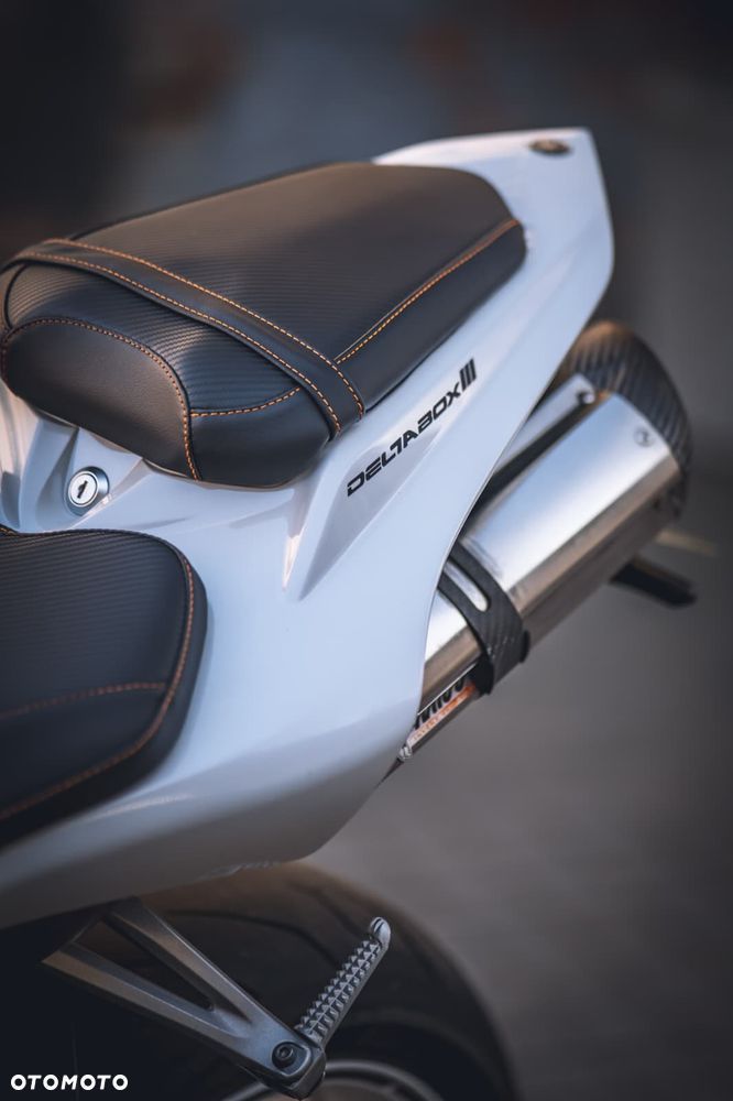 Yamaha R1 - 4