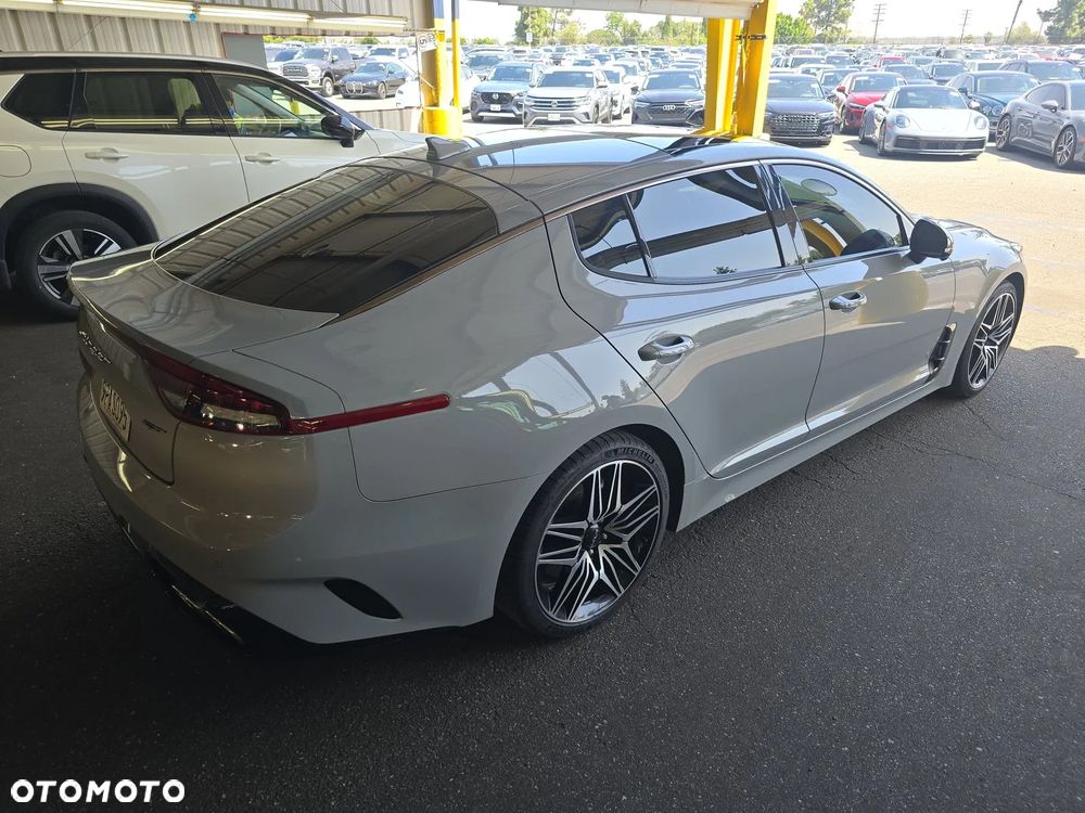 Kia Stinger - 4