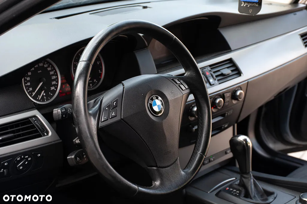 BMW Seria 5 525i Touring - 25