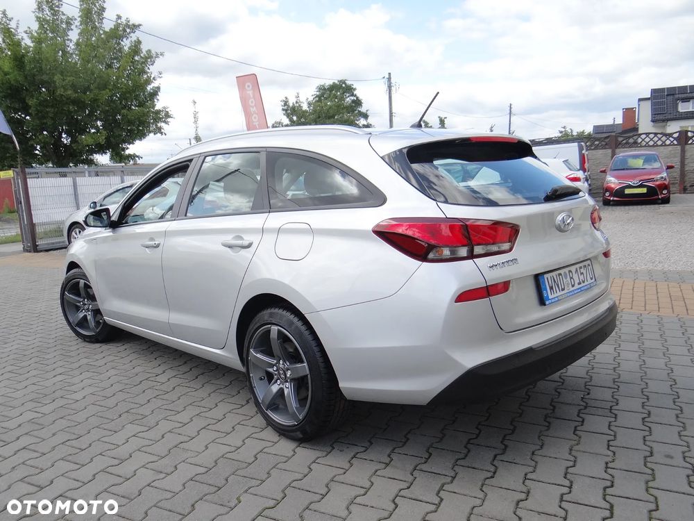Hyundai i30 Kombi 1.4 Passion Plus - 4