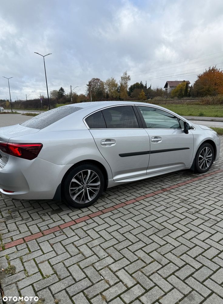 Toyota Avensis - 8