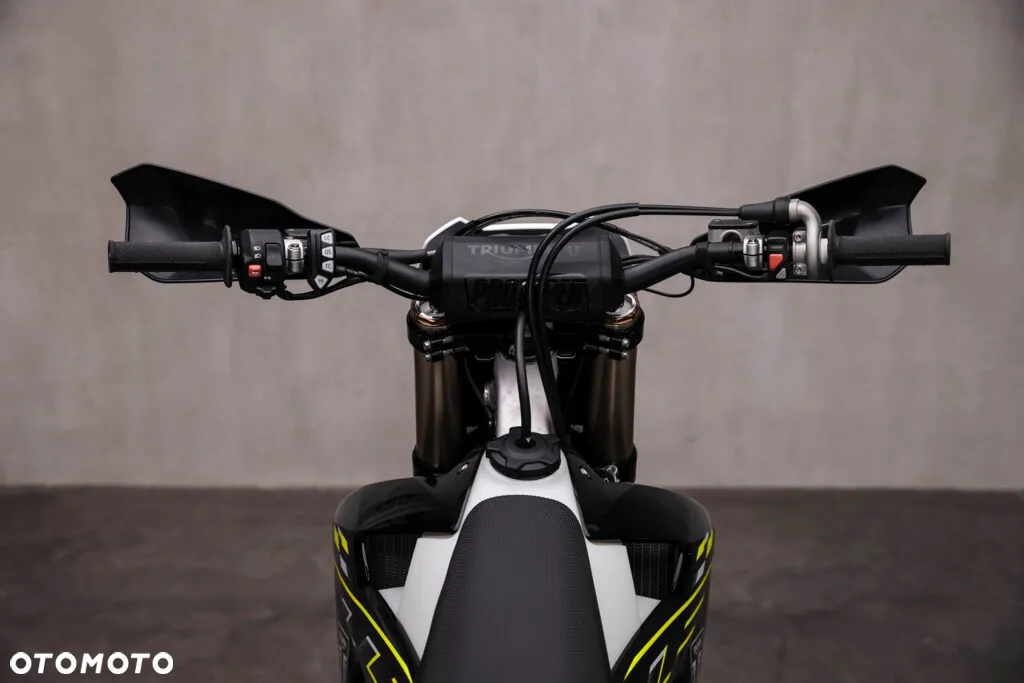Triumph Inny - 13