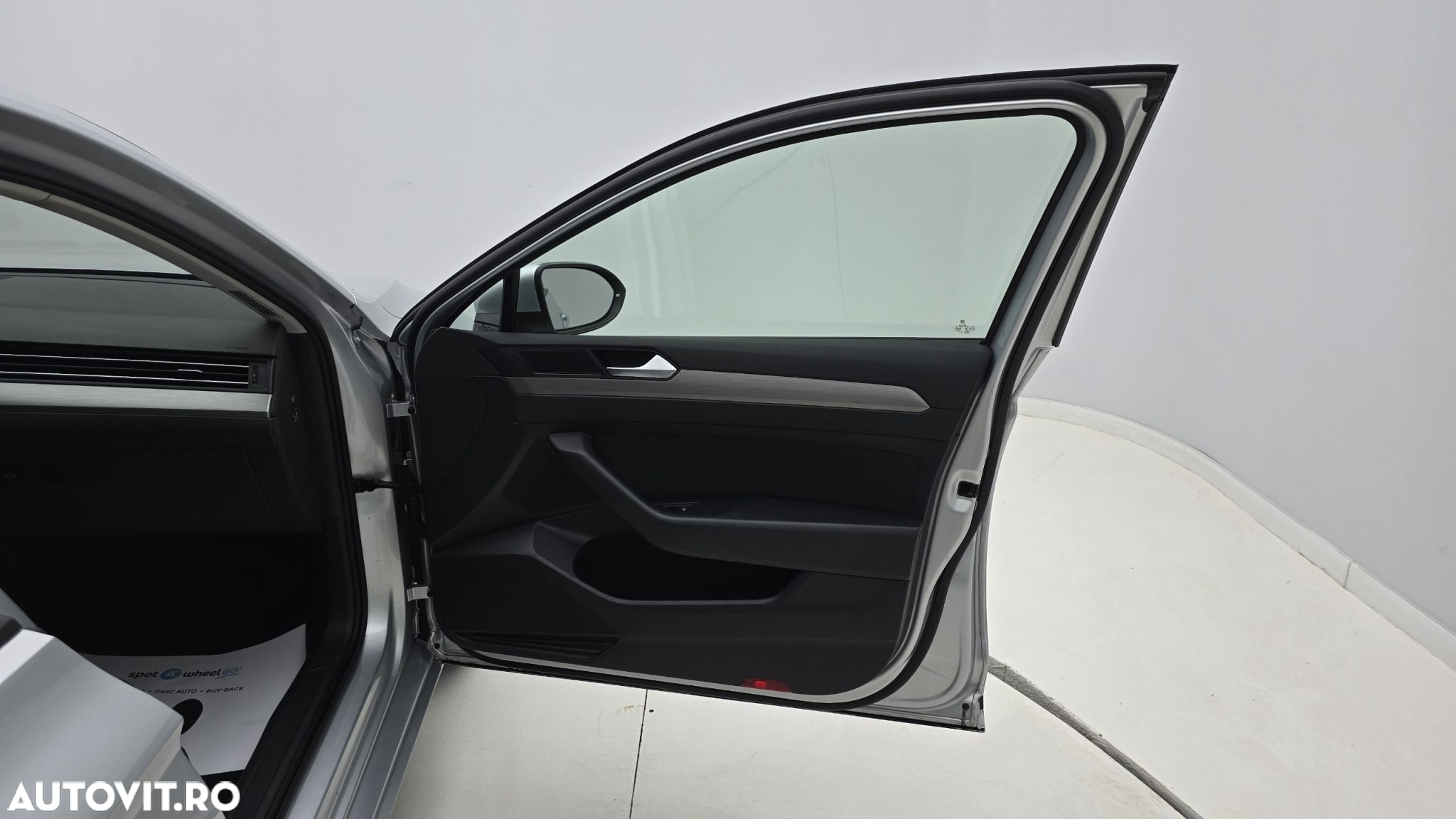 Volkswagen Passat 2.0 TDI DSG Advance - 18