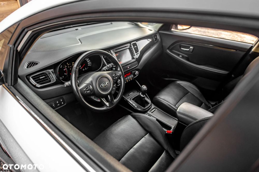 Kia Carens 1.7 CRDi 136 Dream Team Edition - 22