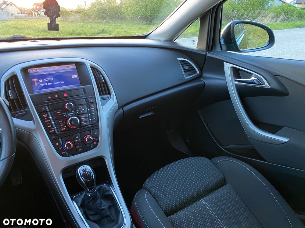 Opel Astra 1.4 Turbo Design Edition - 28