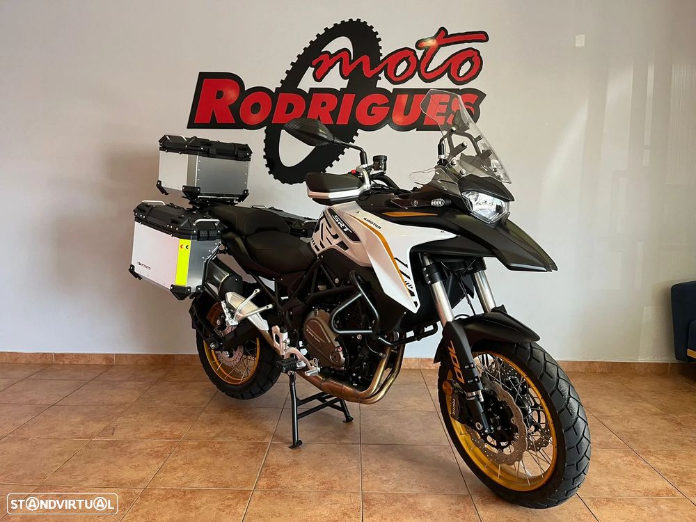 QJ Motor SRT 700X - OFERTA 3 MALAS ALUMÍNIO + EQUIPAMENTO