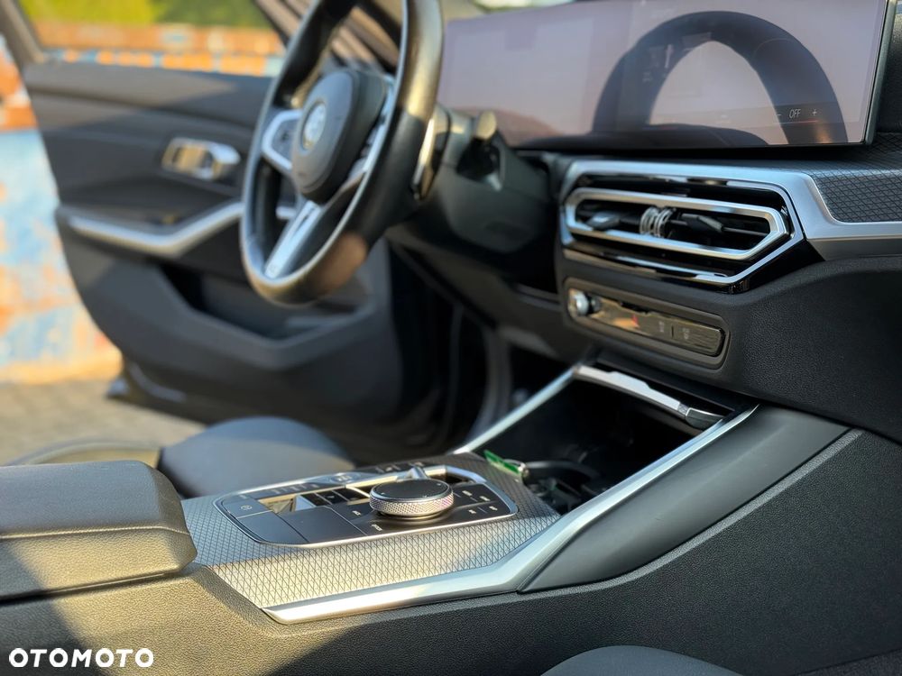 BMW Seria 3 320d xDrive M Sport sport - 24