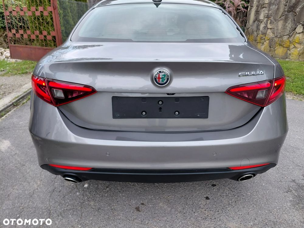 Alfa Romeo Giulia 2.2 AT8 Executive - 6